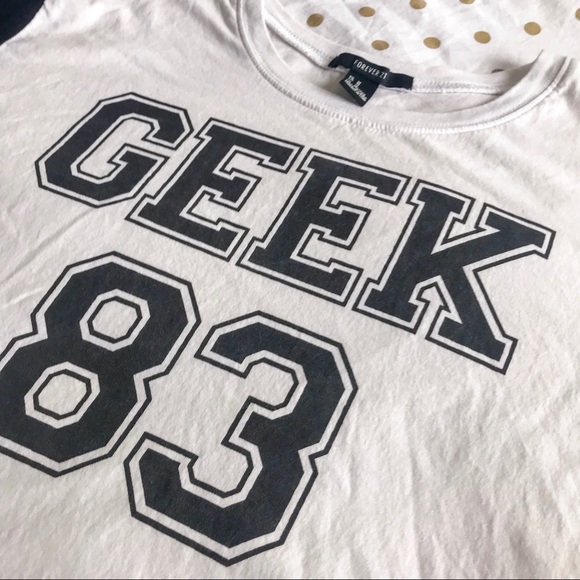 Cropped Graphic Tee - Picture 3 of 4